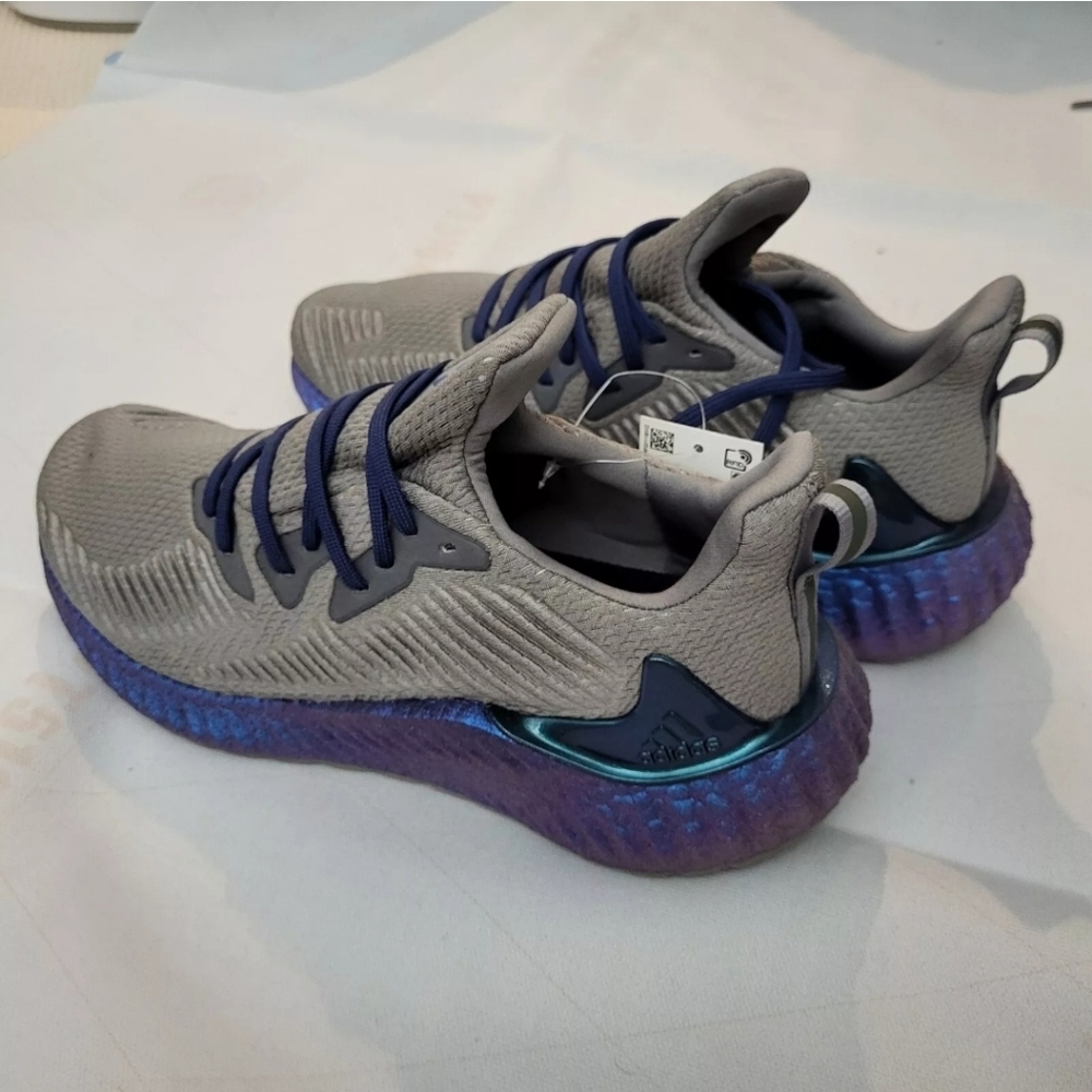 Size 10 - NWT Adidas AlphaBoost Grey Iridescent EG1440